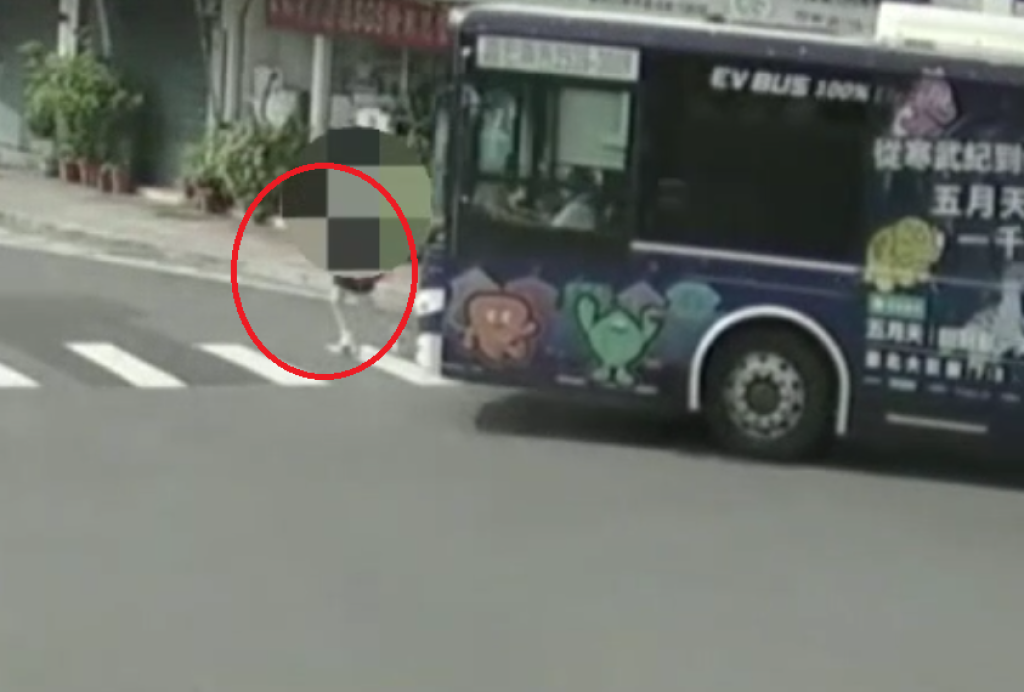 板橋遭公車撞擊死者身分曝光！議員周勝考前妻市議員參選人周韋翰母親　為子拉票釀悲劇