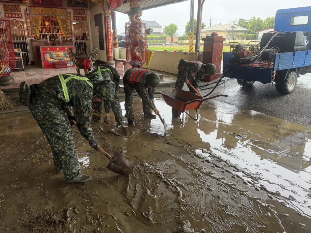 豪雨狂襲南台灣！國軍1223兵力待命　挺進高雄、屏東救災