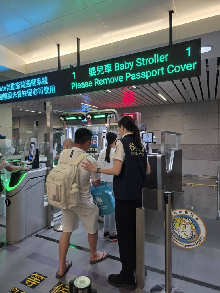 台中國際機場直飛成都天府今啟航 移民署增派人力、推e-Gate提升通關效率 台中國際機場直飛成都天府今啟航 移民署增派人力、推e-Gate提升通關效率