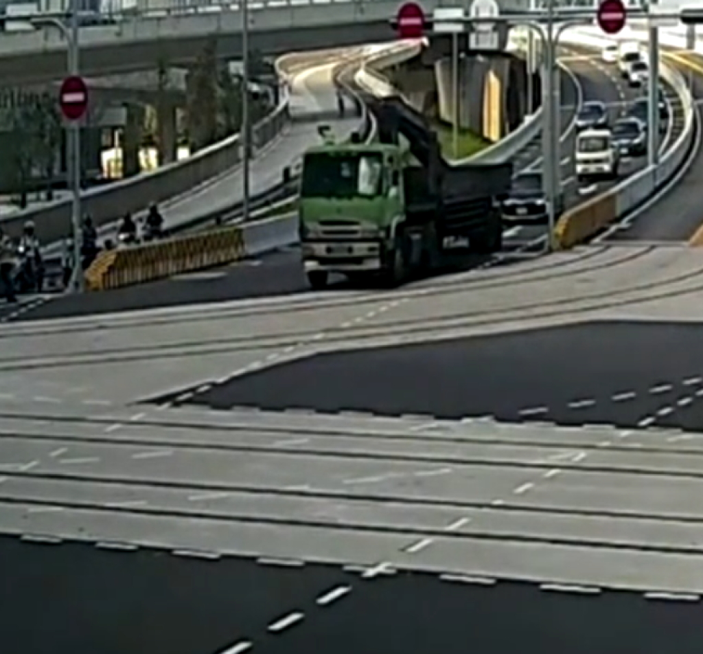 肇事不堪設想！35噸曳引車違規遭攔查駕駛狂發抖　竟是毒駕