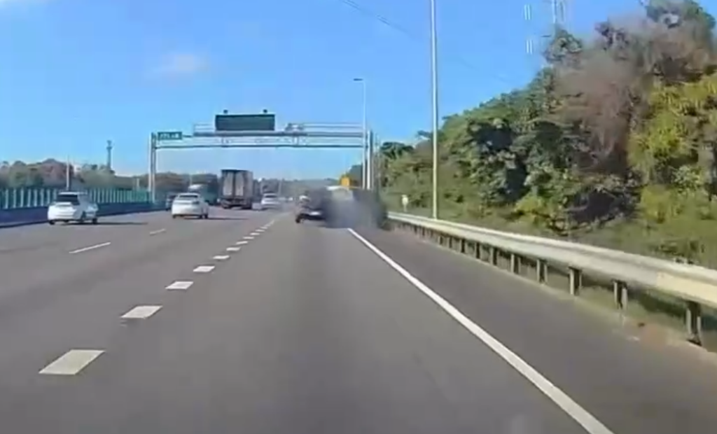 撞擊畫面曝光！國道3號休旅車追撞故障停路肩廂型車　3人受傷送醫