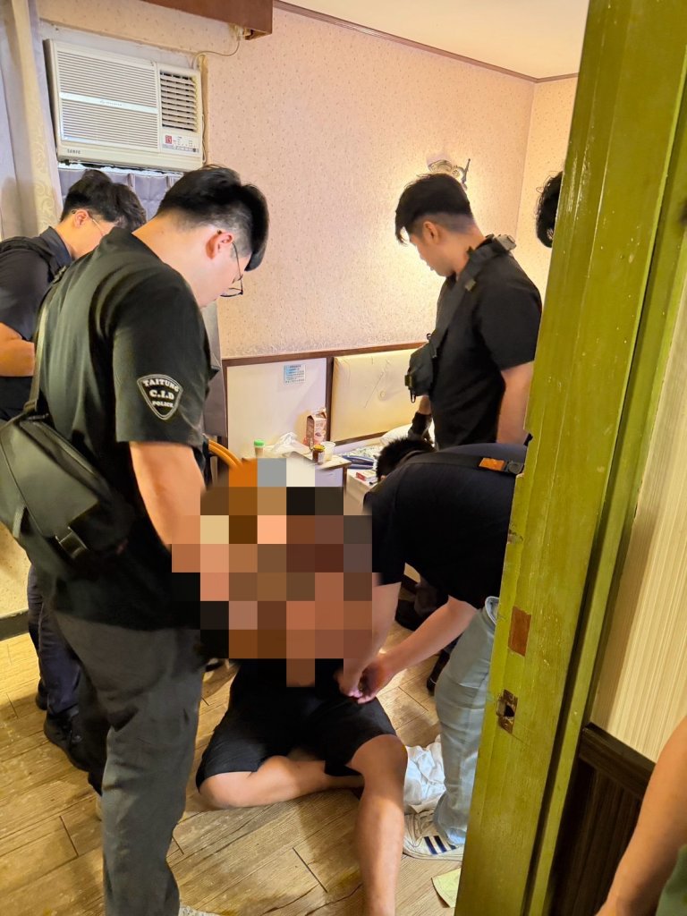  台東市深夜搶皮包躲旅社　警方2小時內攻堅逮人