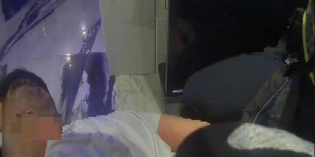 醉闖KTV廚房鬧事還對警咆哮！高雄5酒客全被法辦　1男遭噴辣椒水壓制