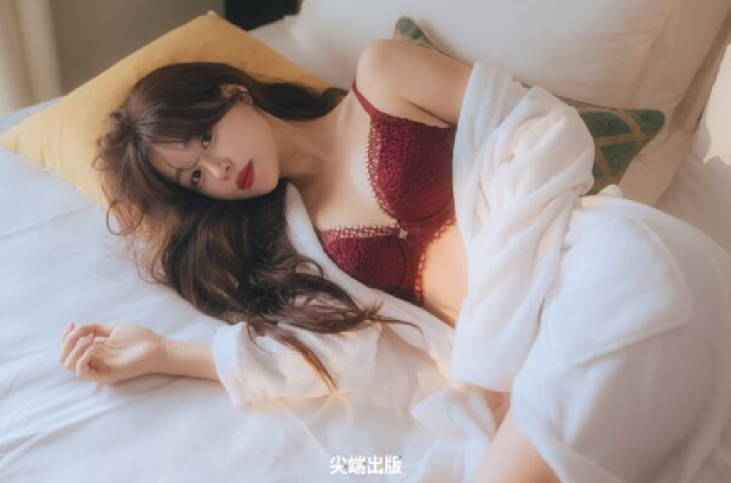韓籍啦啦隊女神脫了！性感火辣「紅色內衣照」曝光