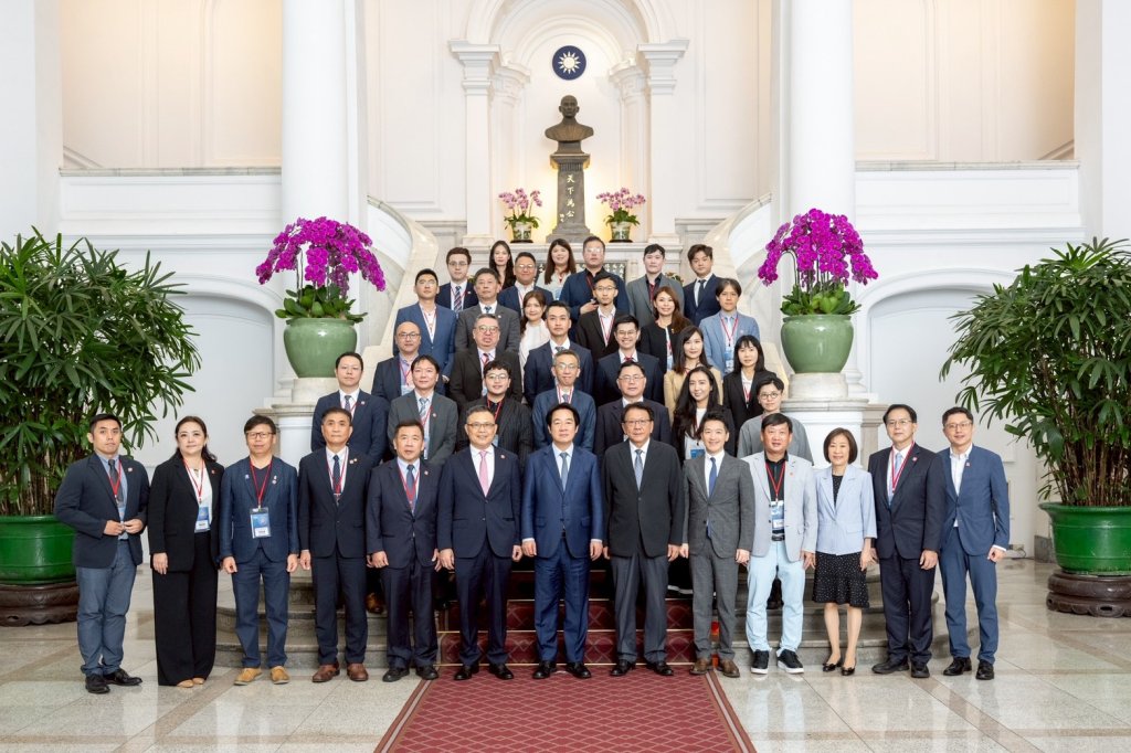 賴清德接見台灣連鎖加盟業代表　力挺2026世界連鎖加盟年會在台舉辦