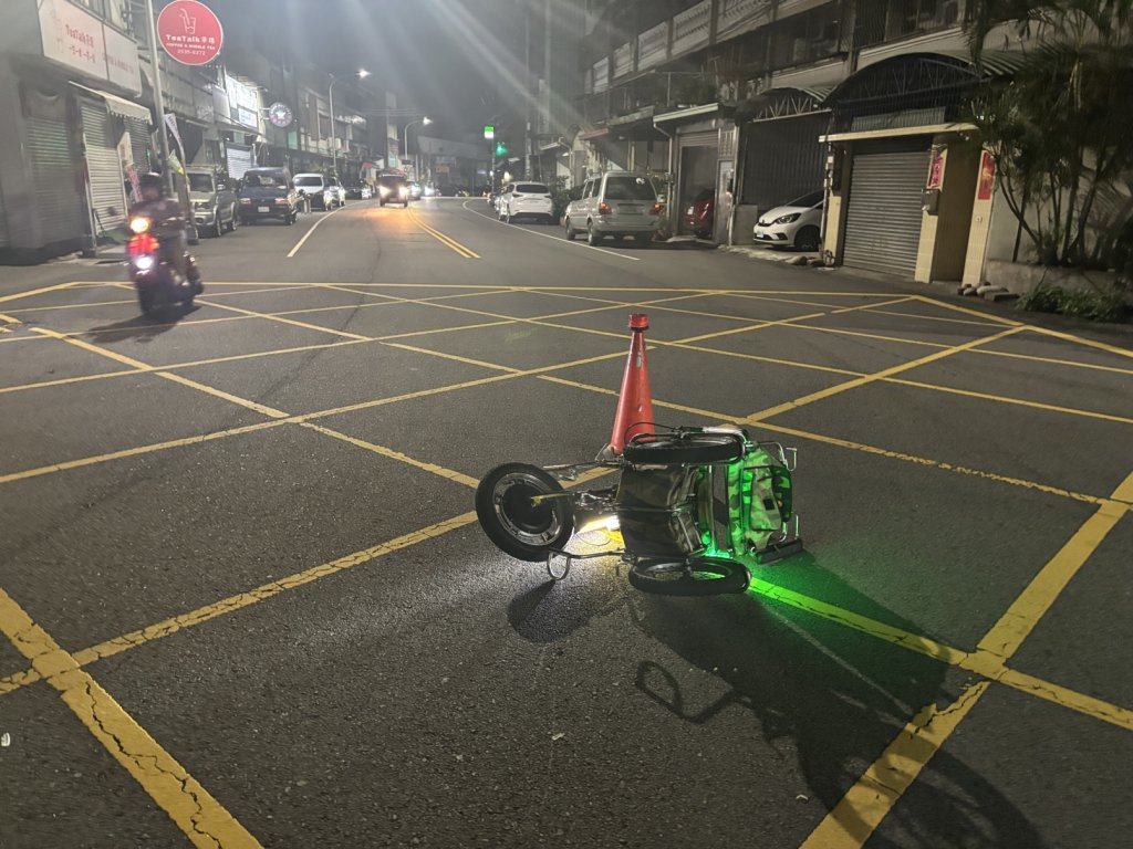潭子拼裝車逆向闖快車道釀擦撞　駕駛受傷送醫、肇因待鑑定