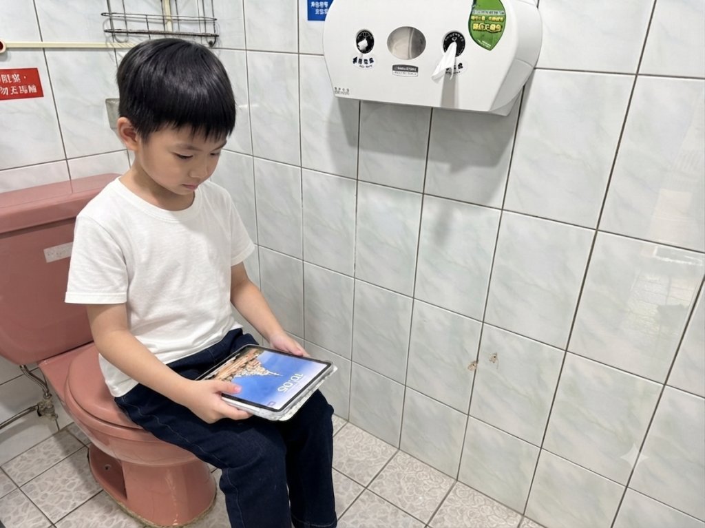 小心久坐誘發痔瘡！40歲上班族復發狂流血 6歲童上廁所滑平板驚見直腸脫垂