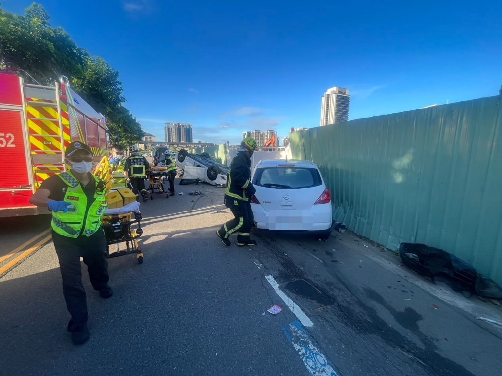  台中北屯車禍1車翻覆2人受困！　機車騎士OHCA