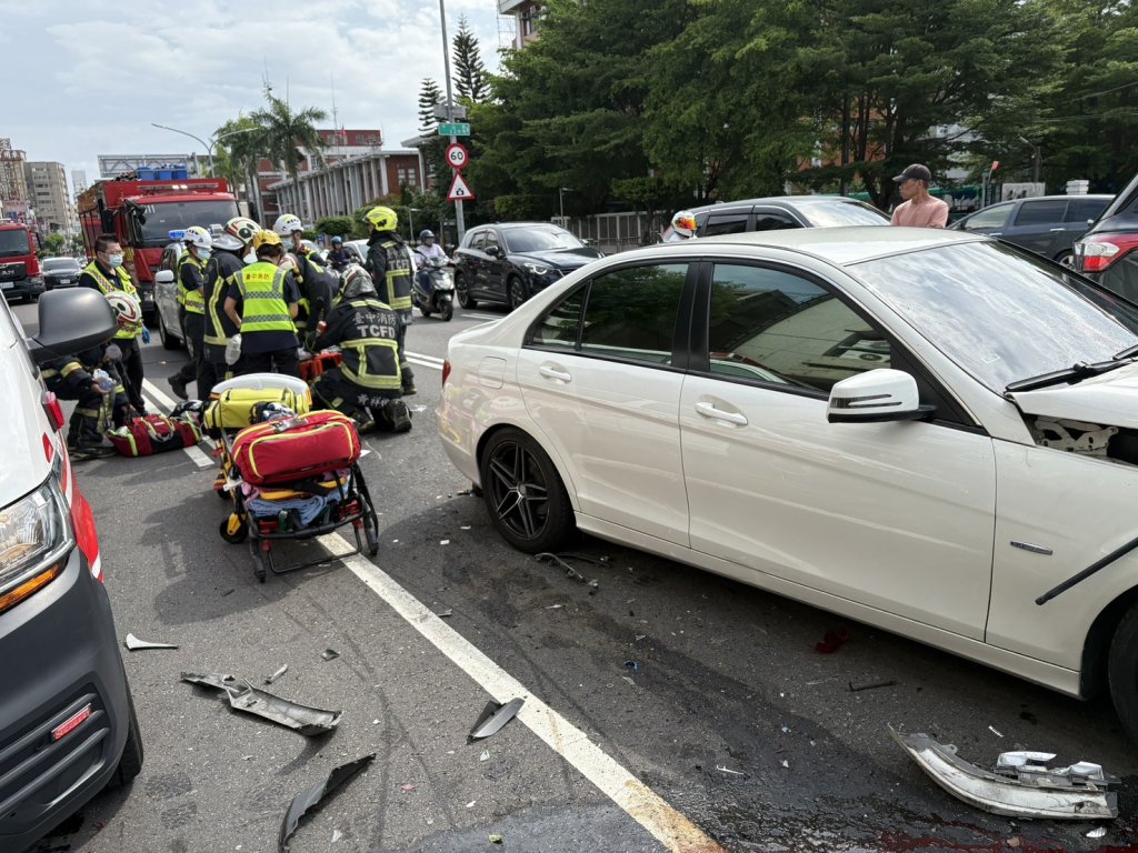 豐原5車連環追撞釀重傷　40歲機車騎士遭夾車陣創傷OHCA送醫搶救