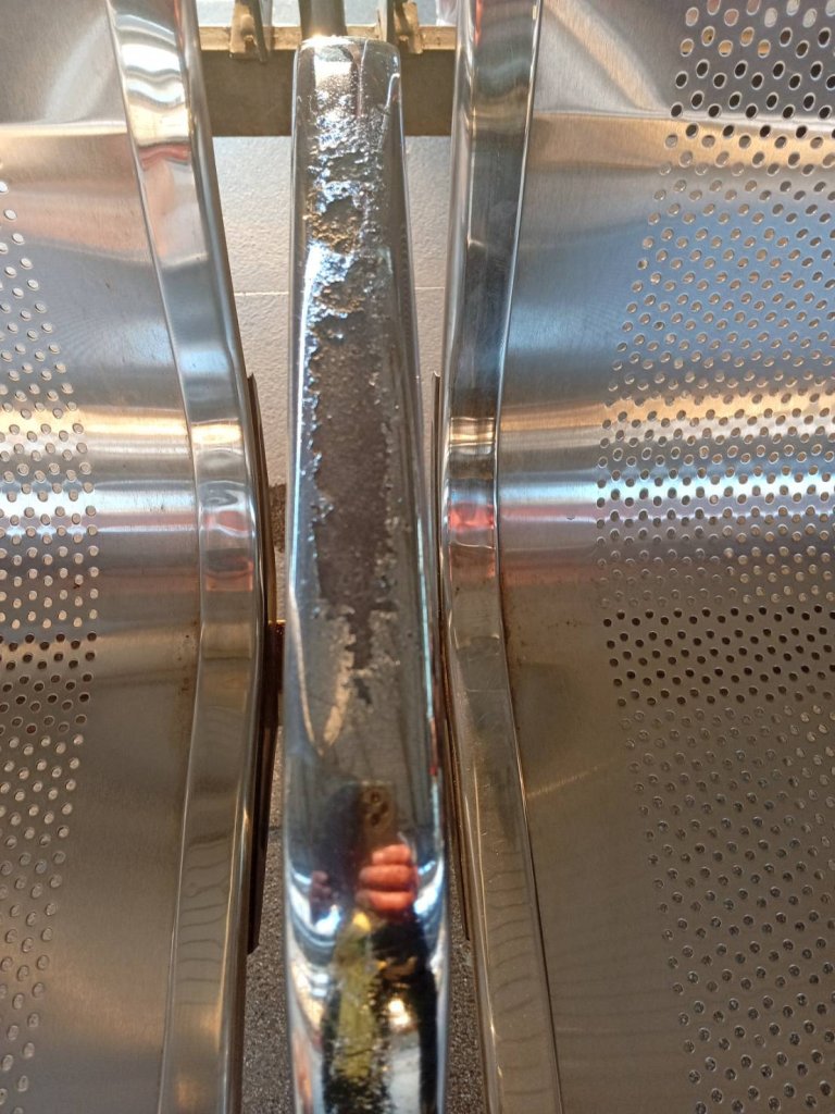 旅客手掌被生鏽座椅割傷！　台鐵豐原車站發生流血意外