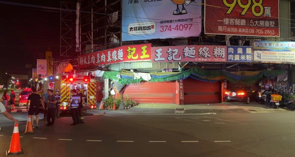 快訊／高雄大寮「BMW撞進麵線糊店」！大量天然氣外洩嚇壞居民