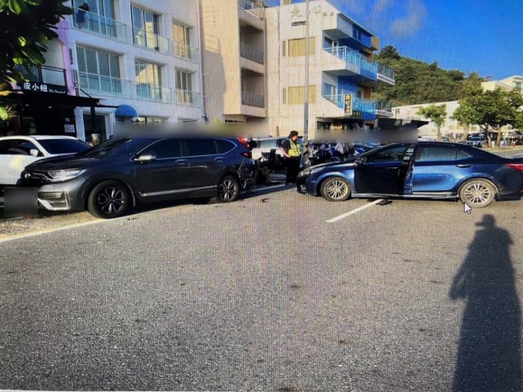 一路蛇行突猛撞！45歲男害3人送醫　警一搜竟起出「喪屍煙彈」