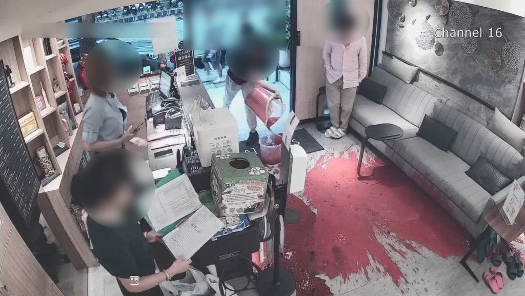雙北連鎖按摩店遭潑漆寄送防彈衣恐嚇！　竹聯幫成員教唆青少年犯案警逮8人