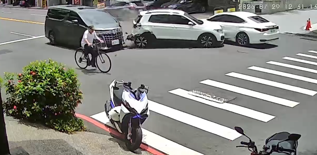 恍神釀禍！台中大里休旅車追撞再撞對向自小客車　3車「咪咪冒冒」3人受傷