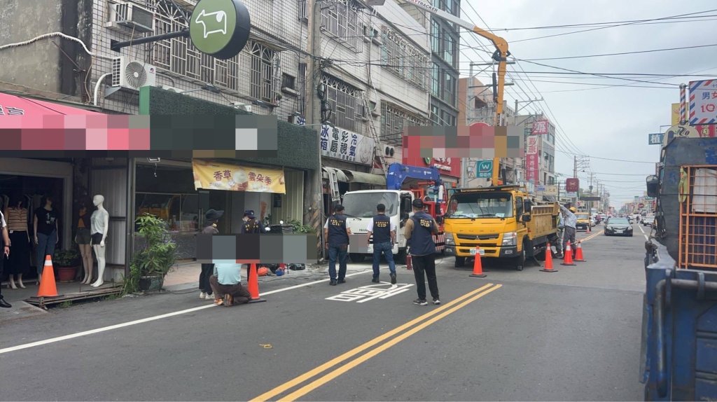 吊車吊招牌誤觸高壓電！71歲工人遭電擊OHCA送醫搶救