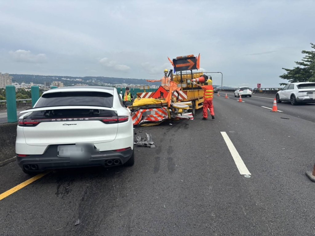 國道3號南投路段自小客追撞施工緩撞車　駕駛稱有使用輔助駕駛系統