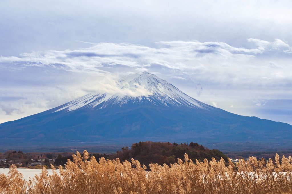 富士山頂突陷昏迷！57歲台灣女遊客緊急送醫　山難救援隊深夜出動