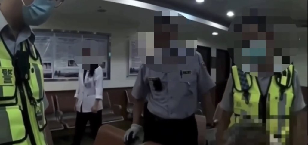 回診竟帶刀進醫院！長庚候診區驚見持刀婦　警到場查扣送辦