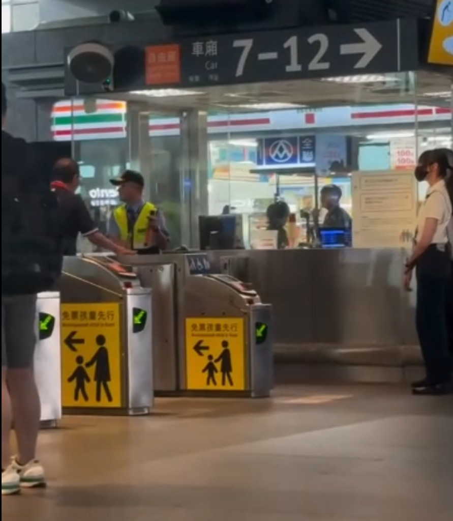 森77！高鐵台中站醉漢與站務人員爆衝突　怒拍驗票閘門 