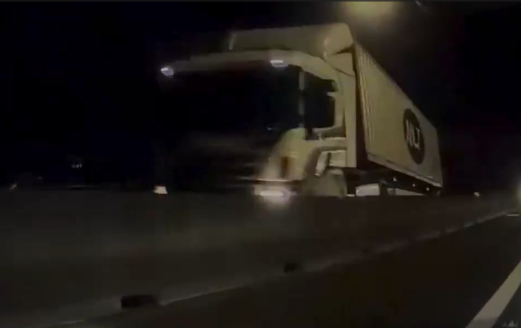 國道新竹路段5車連環車禍！　貨櫃車駕駛受傷送醫