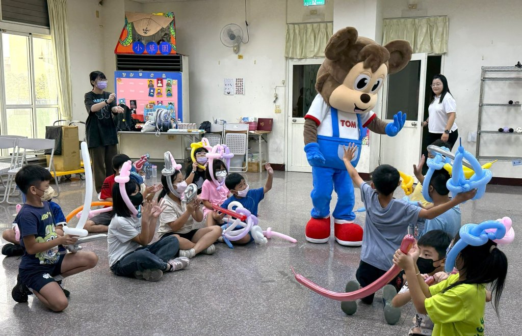 湯姆熊攜手哇哈哈劇團把樂園搬進二林 陪伴彰化家扶兒童歡樂過暑假
