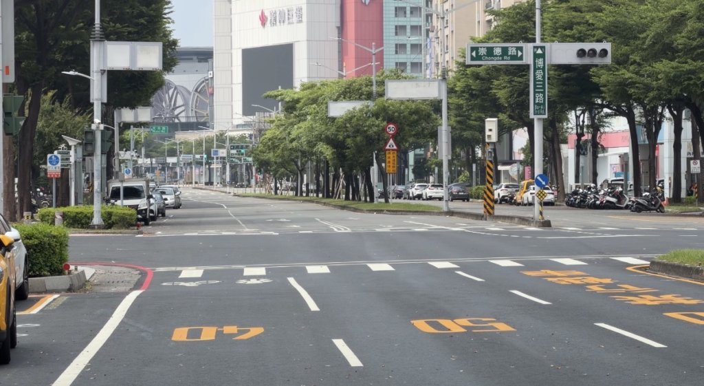 直擊／防空警報響！高雄街頭人車瞬間消失　「空城」畫面曝光