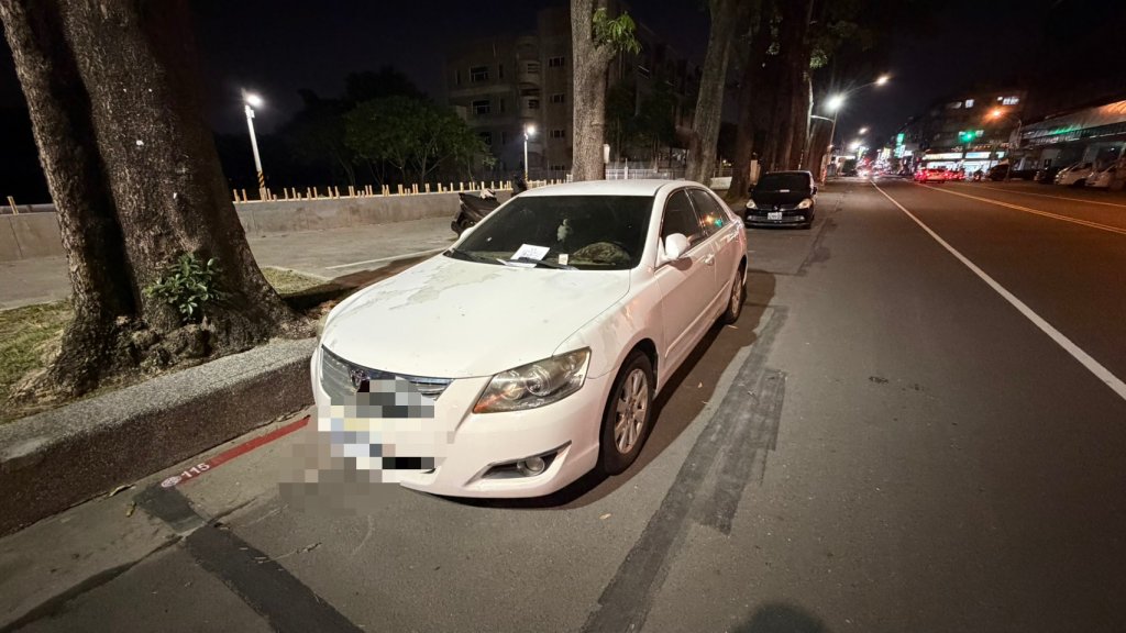 獨／停車格突變紅線！高雄親子樂園明開幕　4車限期沒移「直接被拖走」