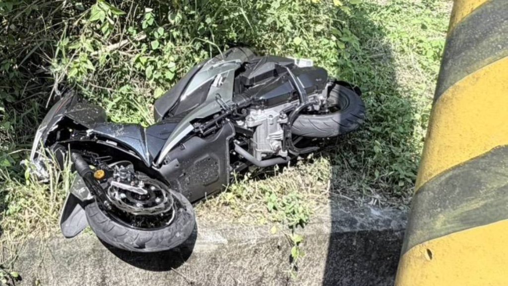 高雄翁騎車不明自摔！警消到場見「人已明顯死亡」