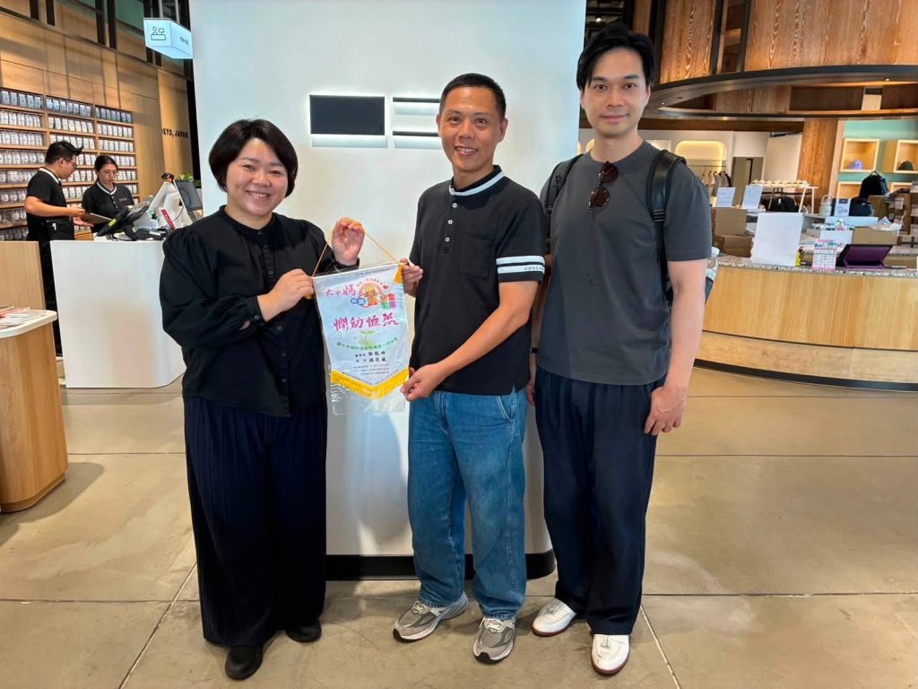 父親節傳遞暖心父愛　OWNDAYS副總經理呂國郎送愛鎮瀾兒童家園　顏莉敏副議長到場陪伴孩子配鏡