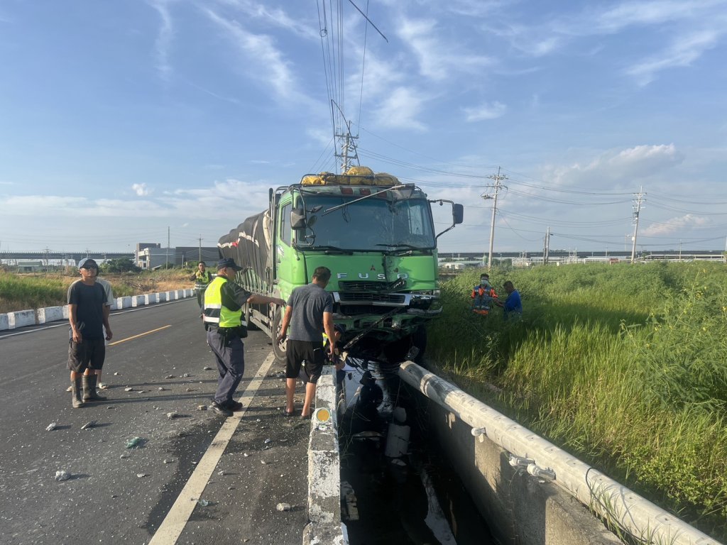 毒駕奪命！台南學甲毒駕大貨車衝對向車道　自小客車遭撞擊男駕駛當場死亡