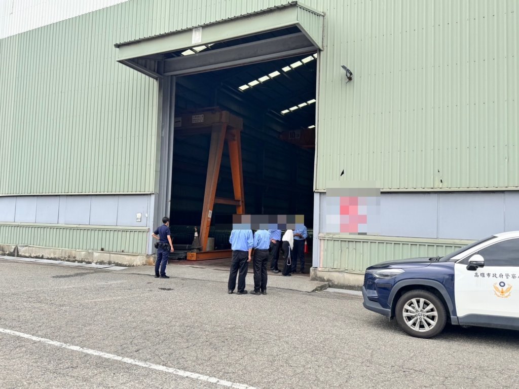 快訊／換浪板踩空！高雄鋼鐵廠工人15公尺墜落　當場死亡