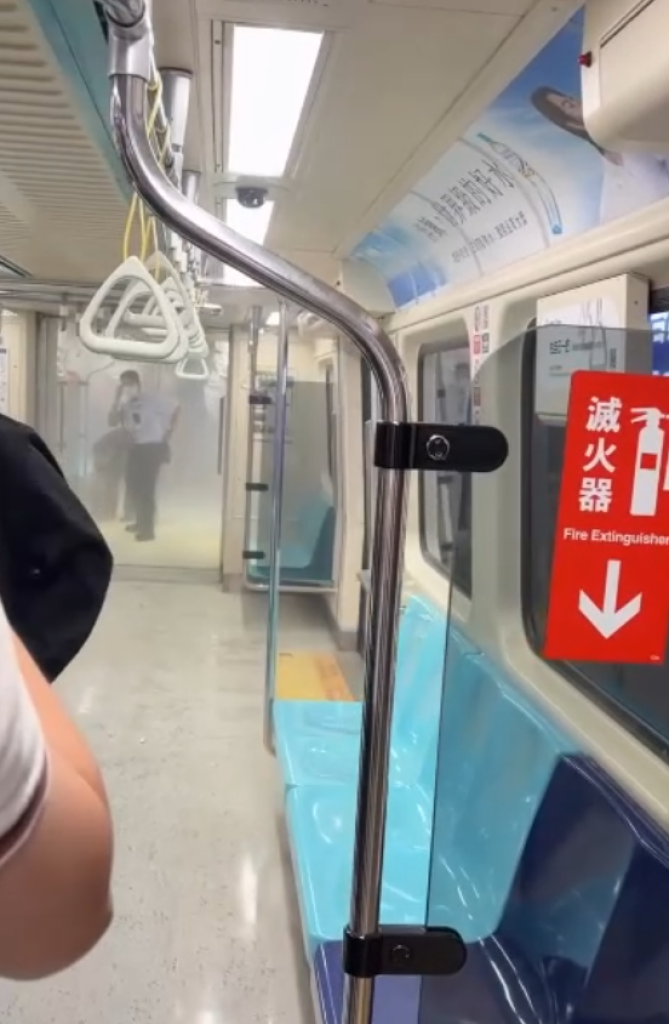 北捷板南線列車內行動電源起火冒煙！　1200人換乘列車