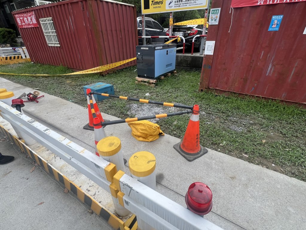 台北市信義區驚見疑似未爆彈！捷運工地挖出　警方封鎖現場連絡軍方處置