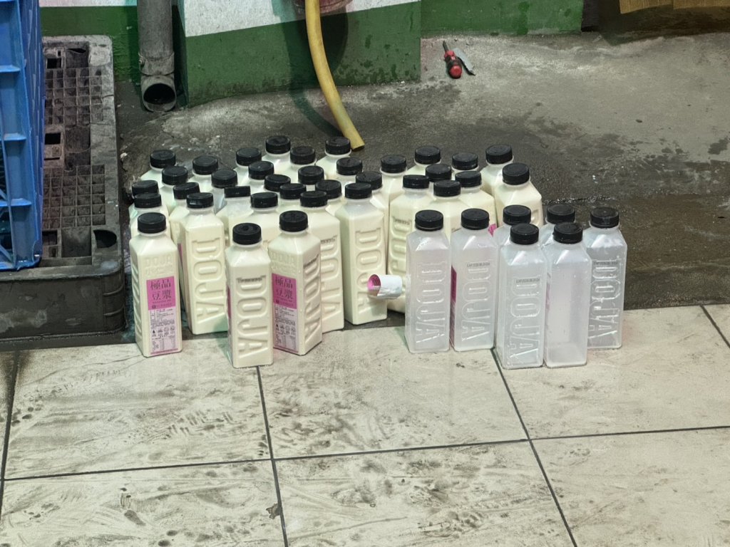 南部知名豆漿遭爆料！控冷卻水混濁、瓶身頻破　業者怒斥惡意檢舉