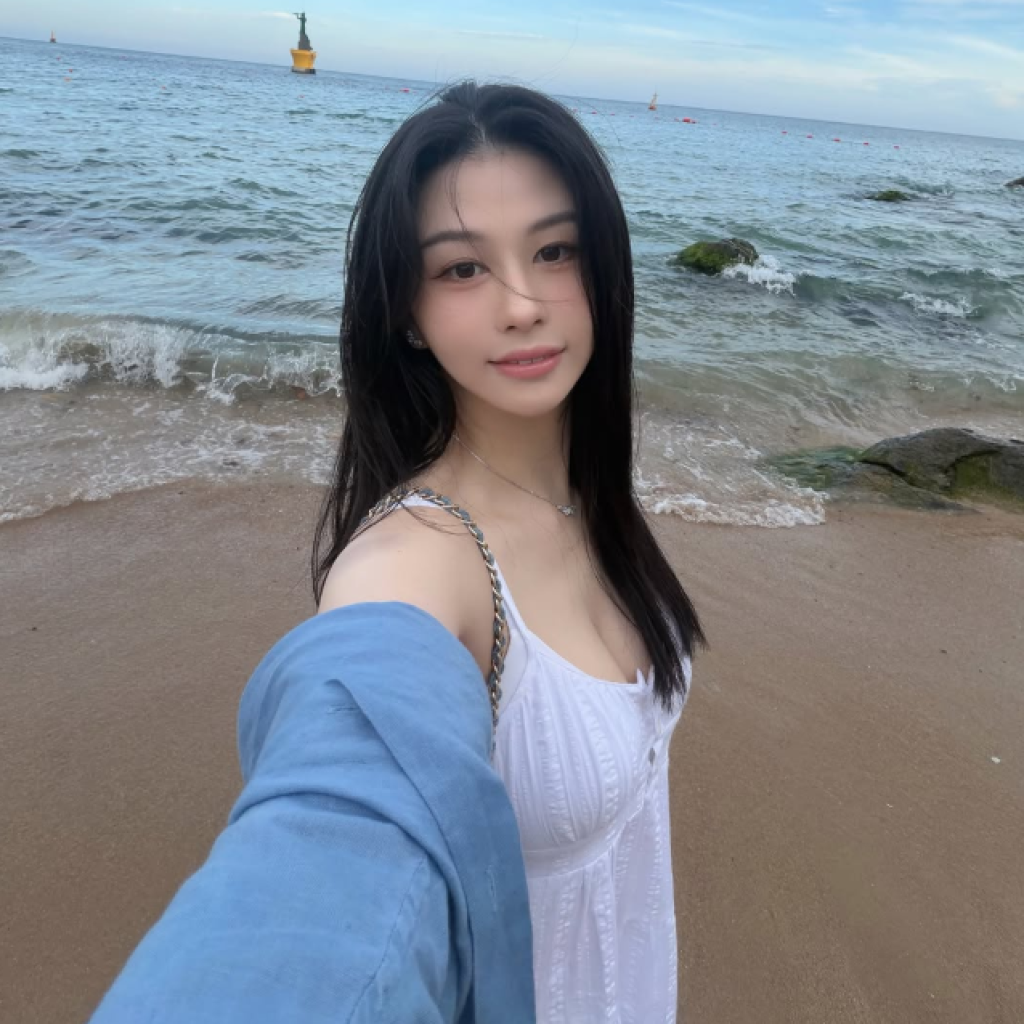 「最美星二代」邱淑貞大女兒沈月　25歲生日秀海邊美照