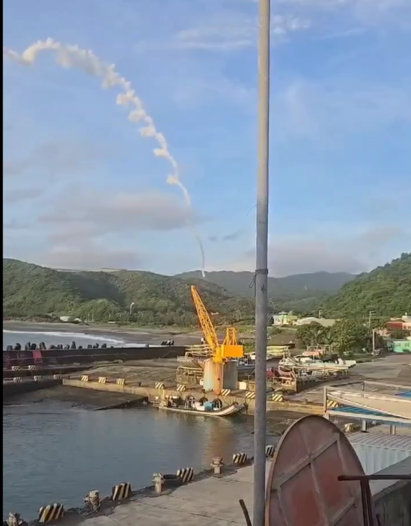 九鵬基地衛星運載火箭測試失敗墜毀！　中科院：計畫安全管制範圍無人員或財產傷損