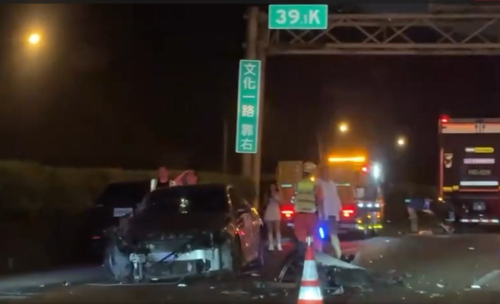 疑聯結車變換車道不當肇事！　國道1號林口路段3車相撞
