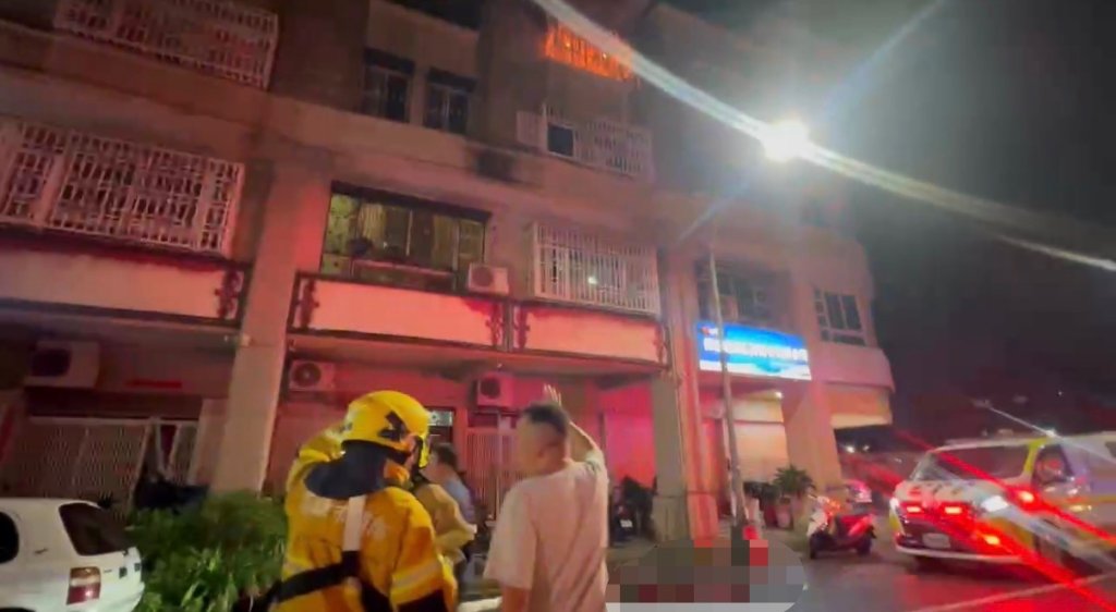 快訊／高雄晚間火警！一人「跳樓逃生」滿地血、當場OHCA