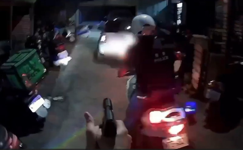 新莊傳槍響！自小客車拒檢衝撞警車　警開6槍男駕駛胸部中槍