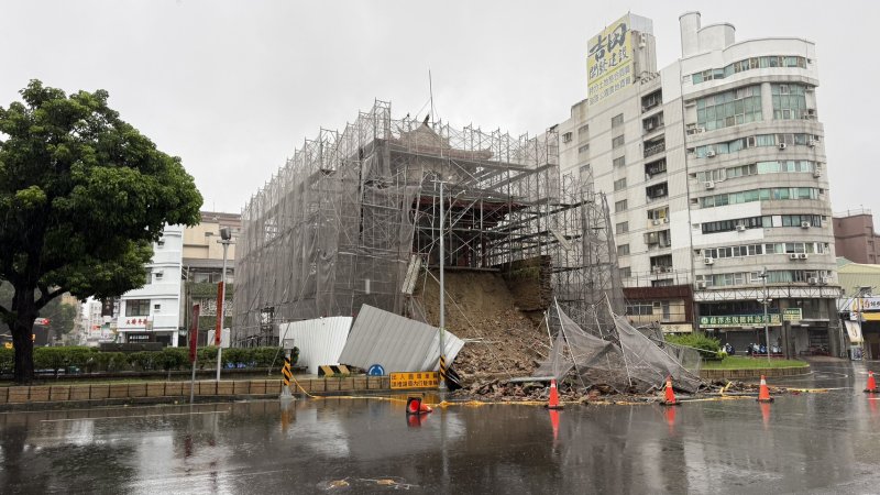 台南東門城撐不住了！豪雨灌裂縫釀崩塌　距上次大修已51年