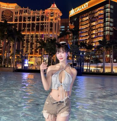 啦啦女神昆娜「胸前挖空」超犯規！火辣超兇上圍全現形