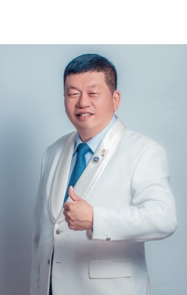 首任總監-王釭坪
