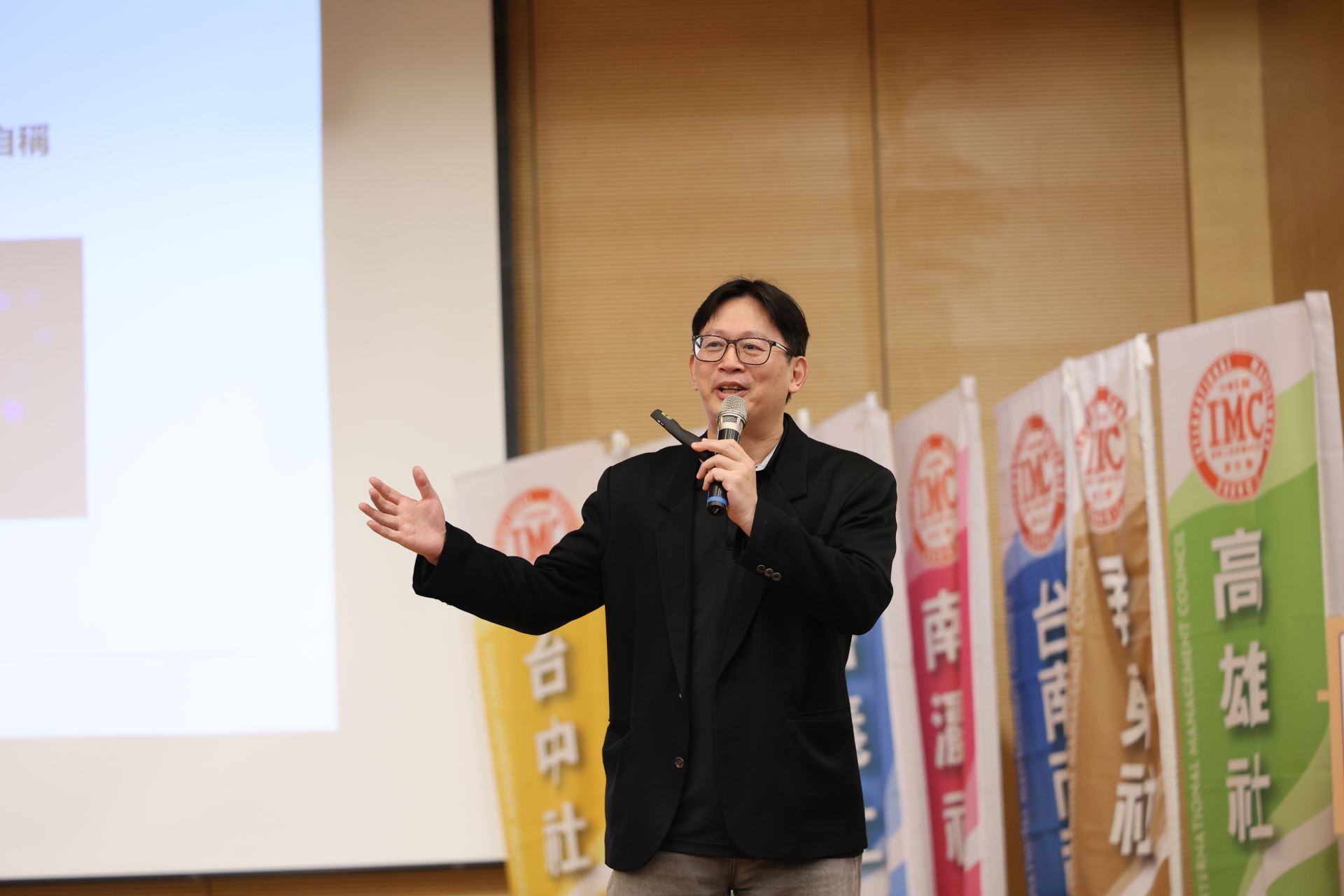 高科大商業智慧學院院長傅振瑞警示AI危機：防止大腦認知卸載，將人工智慧視為重新認識世界的方法