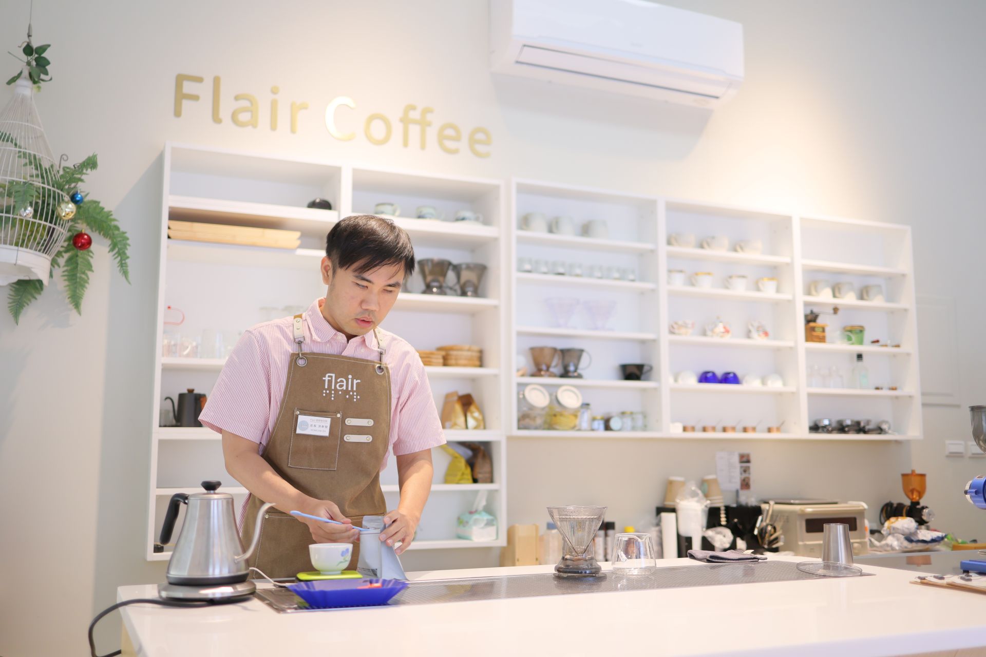 視障職人手沖咖啡