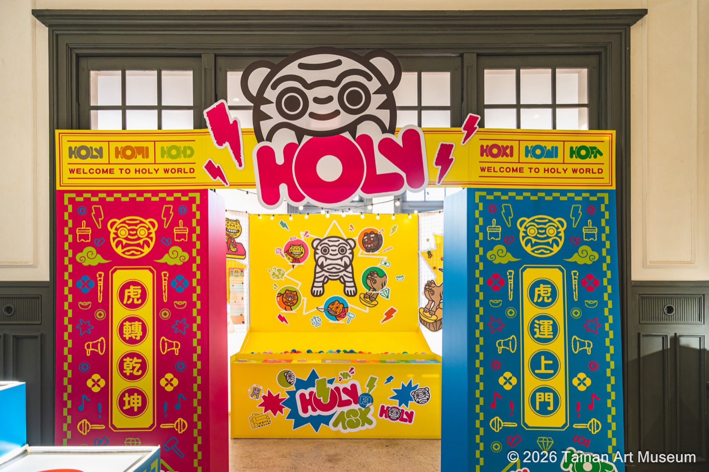 HOLY 百虎齊發：這不是宮廟，這是美術館！百隻虎爺齊聚一堂，展現傳統信仰最萌的一面。（圖片來源：永䥶集團提供）