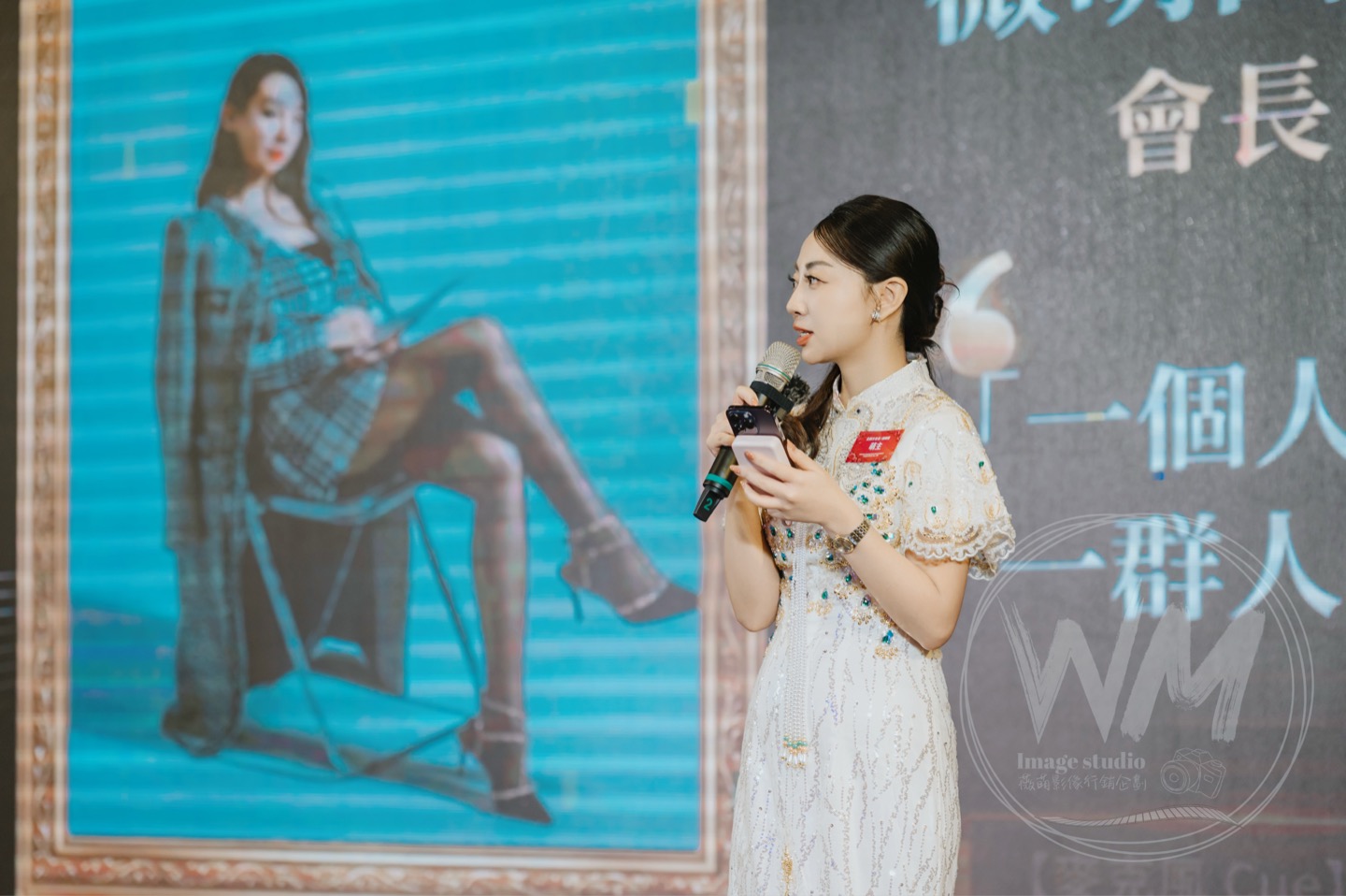 感謝主辦單位的努力，讓我們看見以「愛」為樞紐的世界模樣，圖中為薇萌西屯公益學習會（主辦代表：吳玟璇 會長）。