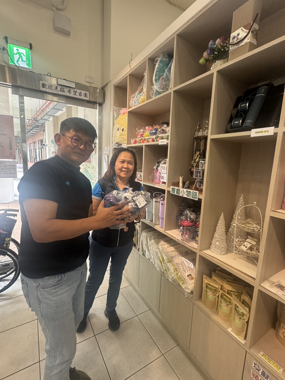 白玉茹議員 黃大維執行長義賣