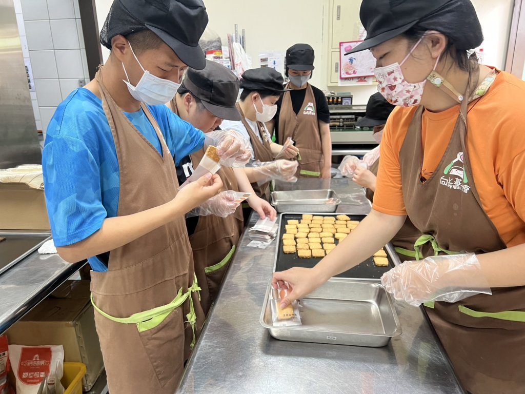 一份禮盒一份愛！台中希望家園募資告急　邀全民團購助身障青年築夢