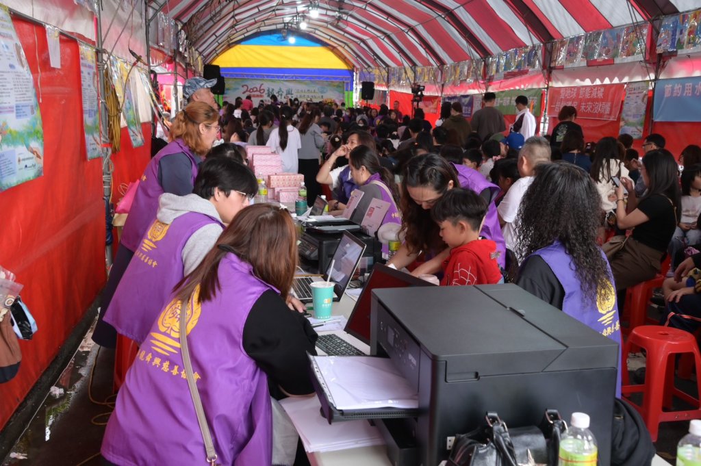 大雨澆不熄熱情！中華龍舜興海報比賽頒獎大排長龍 志工風雨無阻助活動圓滿落幕