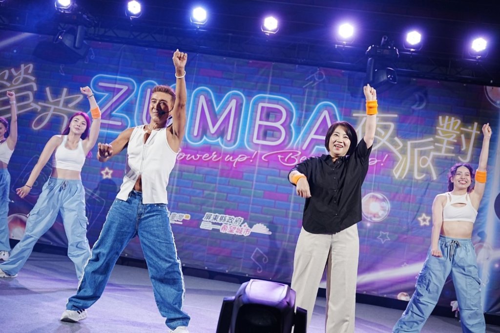 冒雨也要來！屏東首辦螢光ZUMBA夜派對 千人共舞嗨翻體育館